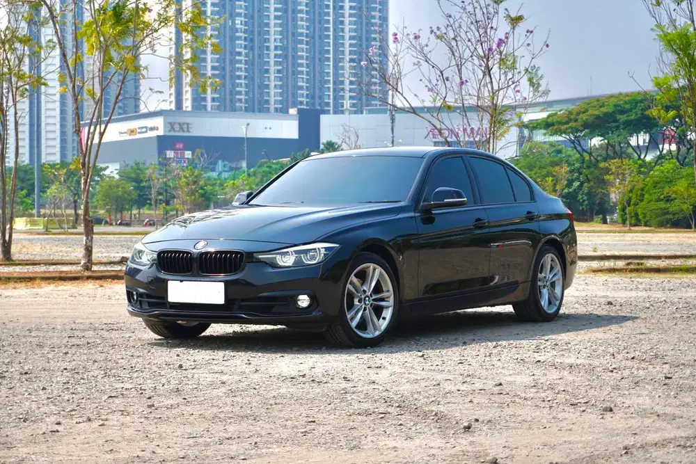 BMW 320i Sport Shadow Individual B48 2019 Hitam Terawat DP Ringan