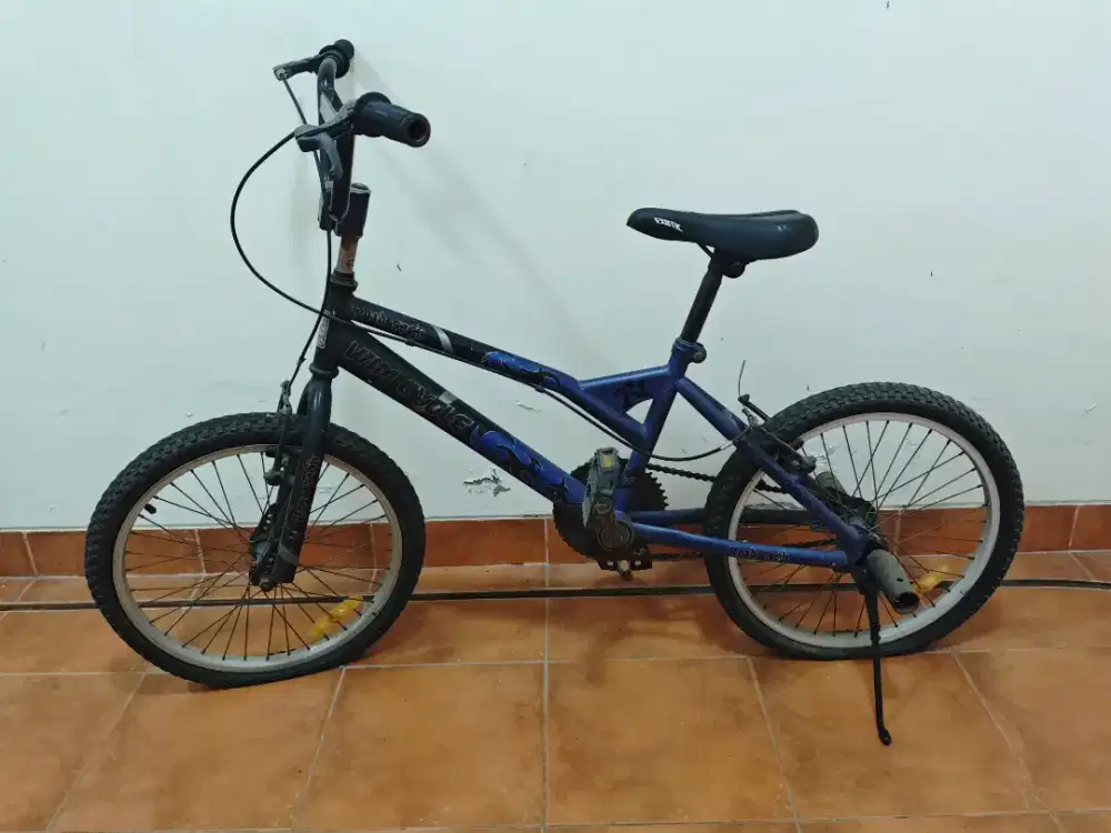 Sepeda BMX dewasa