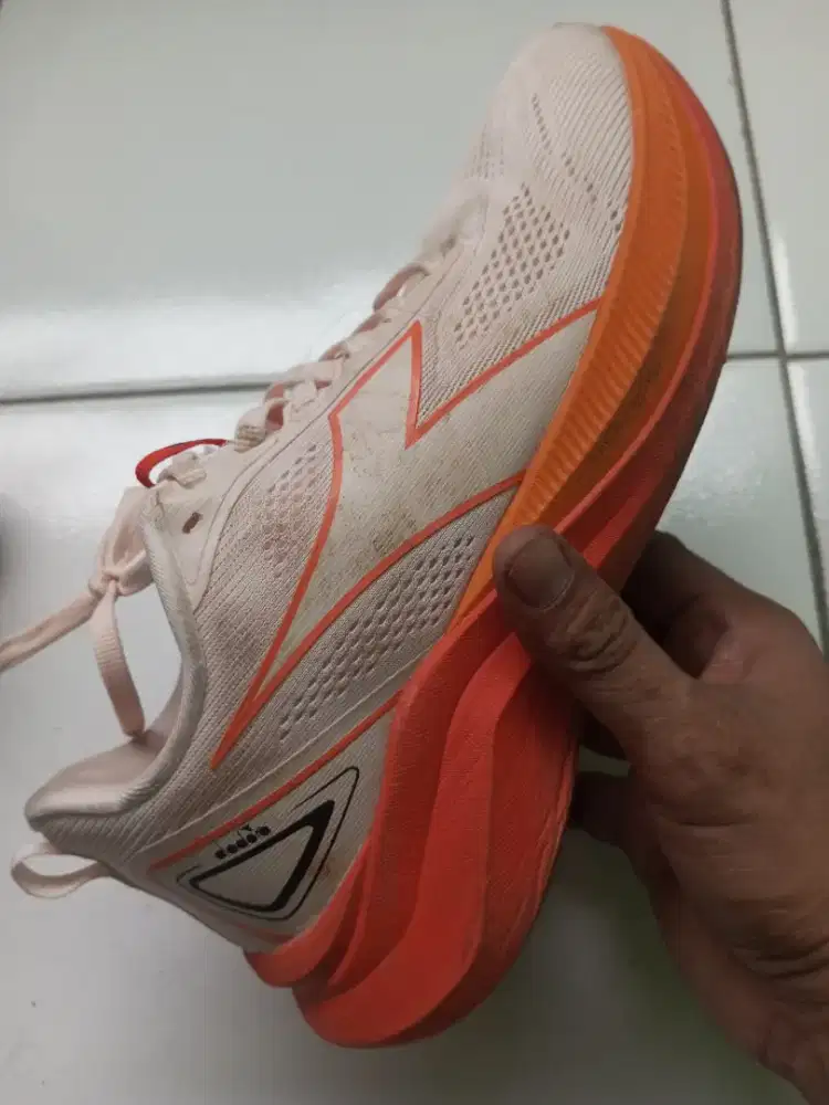 SEPATU DIADORA BARU SEBULAN