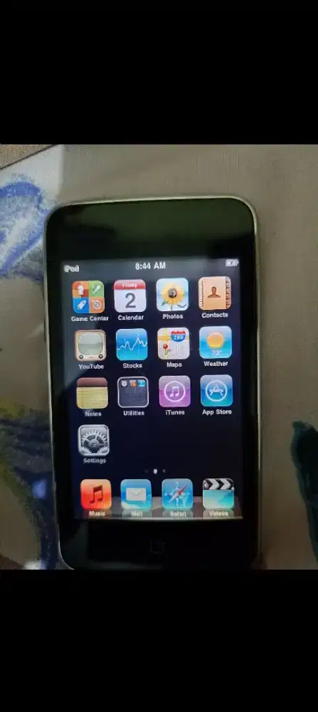 Dijual Ipod Touch unit only.
