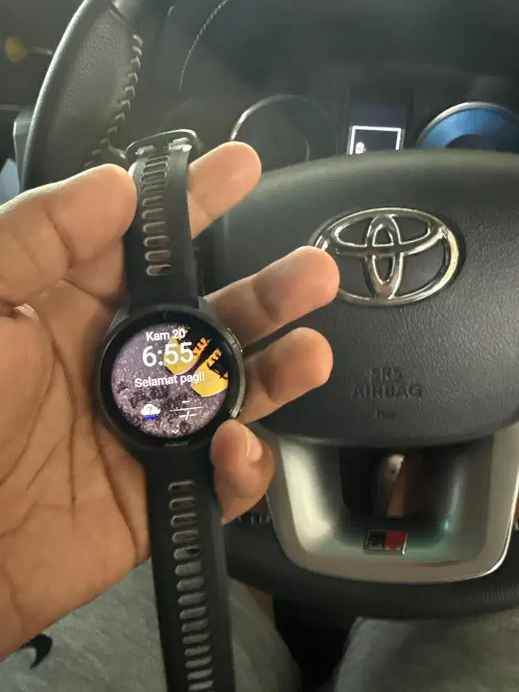 Jam tangan Garmin Forerunner 965