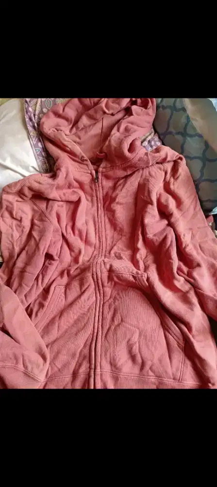 Dijual Jaket Hoodie Uniqlo size L original siap pakai