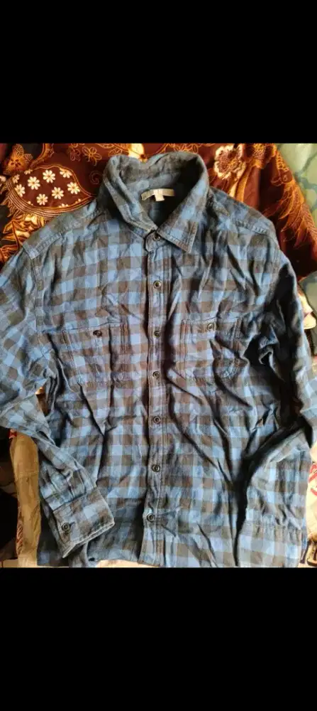 Dijual Kemeja Lengan Panjang Uniqlo size L siap pakai