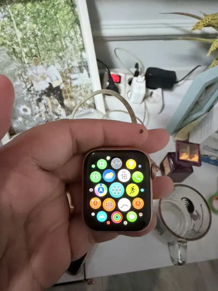 Di jual i watch series 4 40mm rose gold