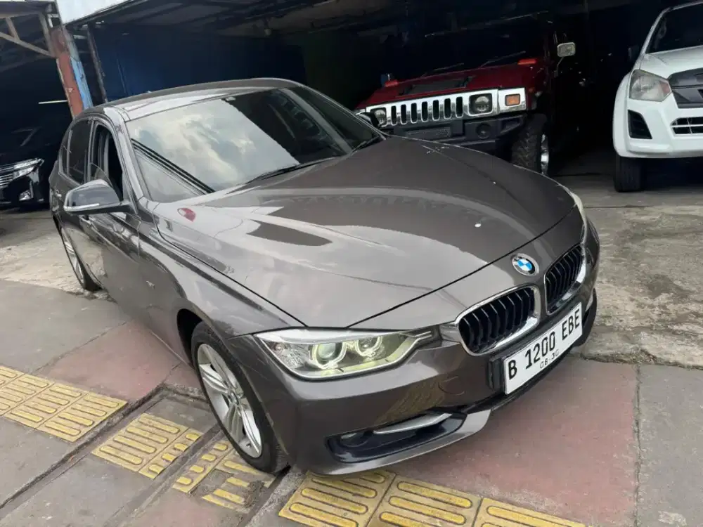 Bmw 320i th 2015 AT
