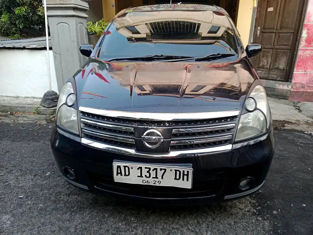 Nissan Grand Livina 1.5 Ultimate 2010