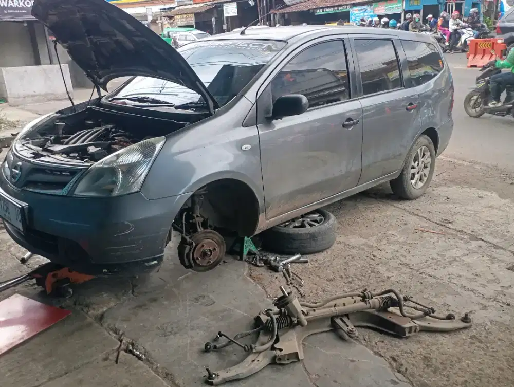 Specialis service kaki kaki mobil.