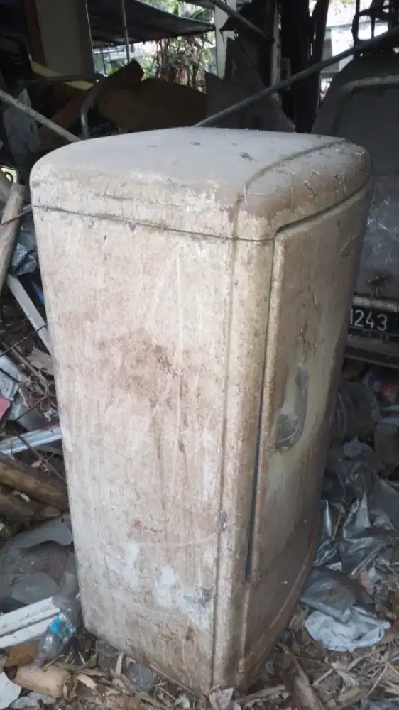 Kulkas jadul antik