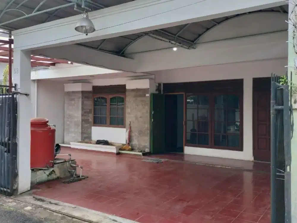 Rumah 2 Lantai Terawat Siap Huni Tengah Kota di Komplek Muara