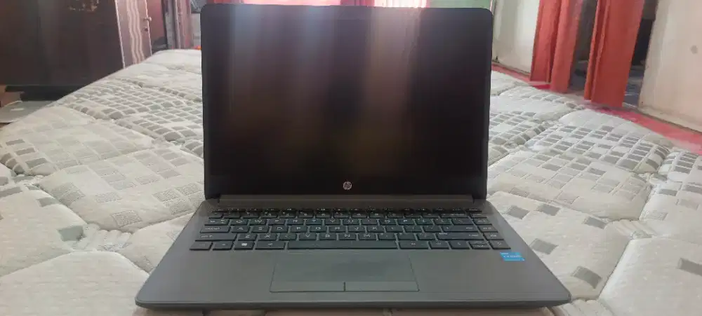 Laptop HP 240 g8