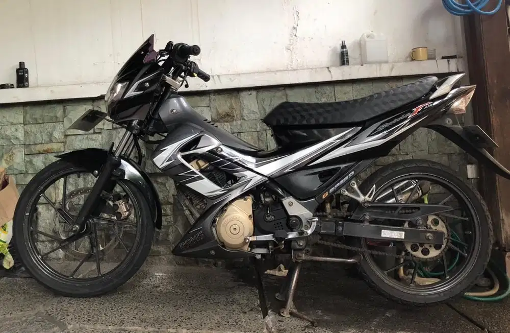 Satria fu150 2009 hitam abu2