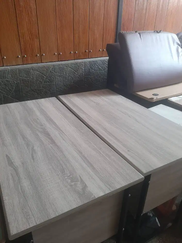 Meja bekas kantor