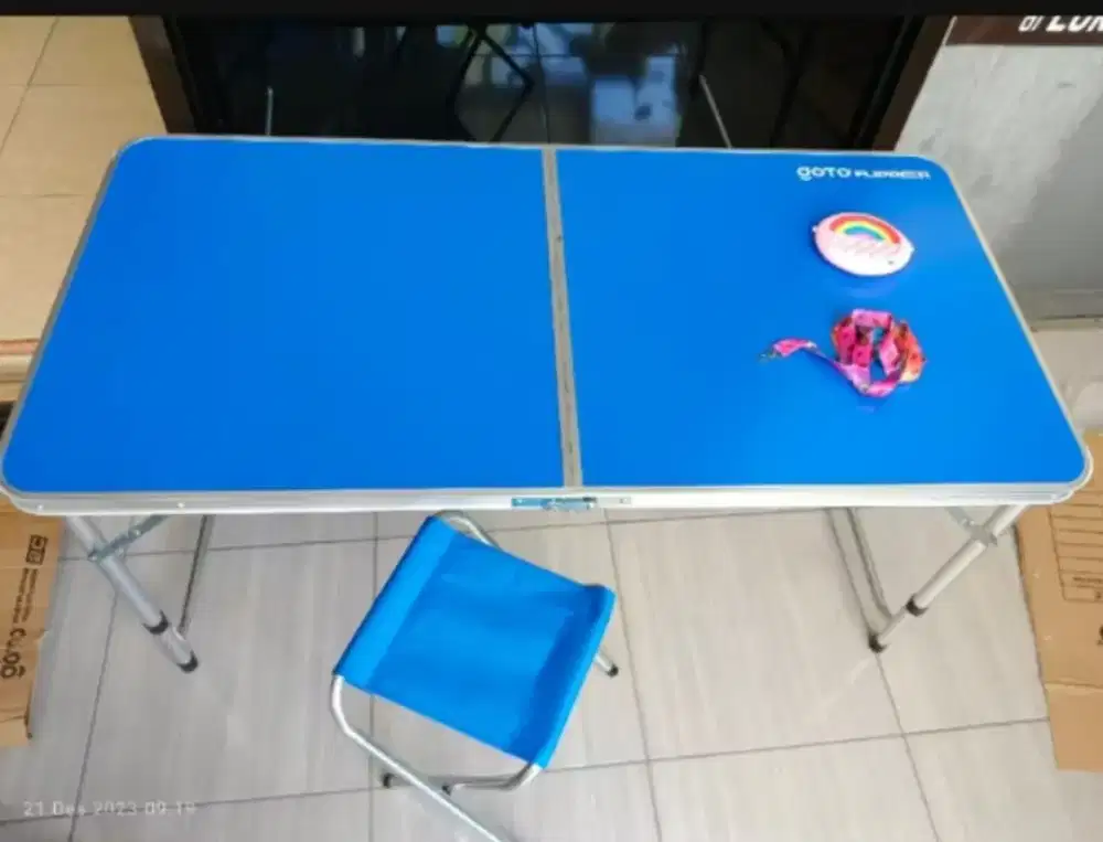 Meja jualan portabel