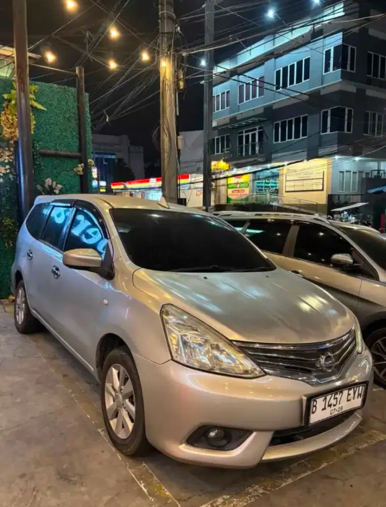 NISSAN GRAND LIVINA SV 2013