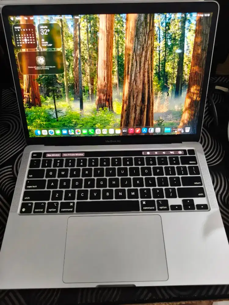 Jual MacBook Pro M1 8/256 GB Touchbar