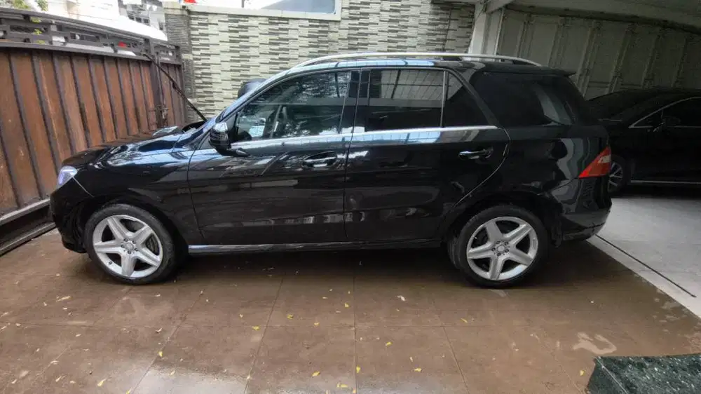 Dijual Mercedez Benz ML400 thn 2014 akhir (November) AT