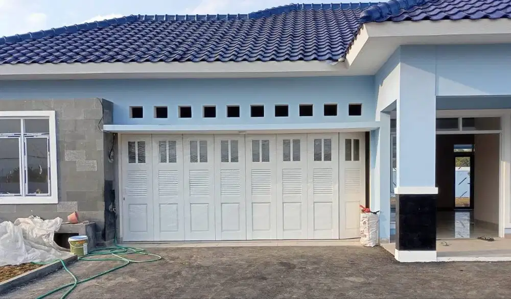 Garage Door / Pintu Garasi Lipat Besi Model Minimalis