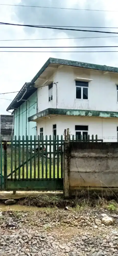 Disewakan gudang + lahan luas tj api api