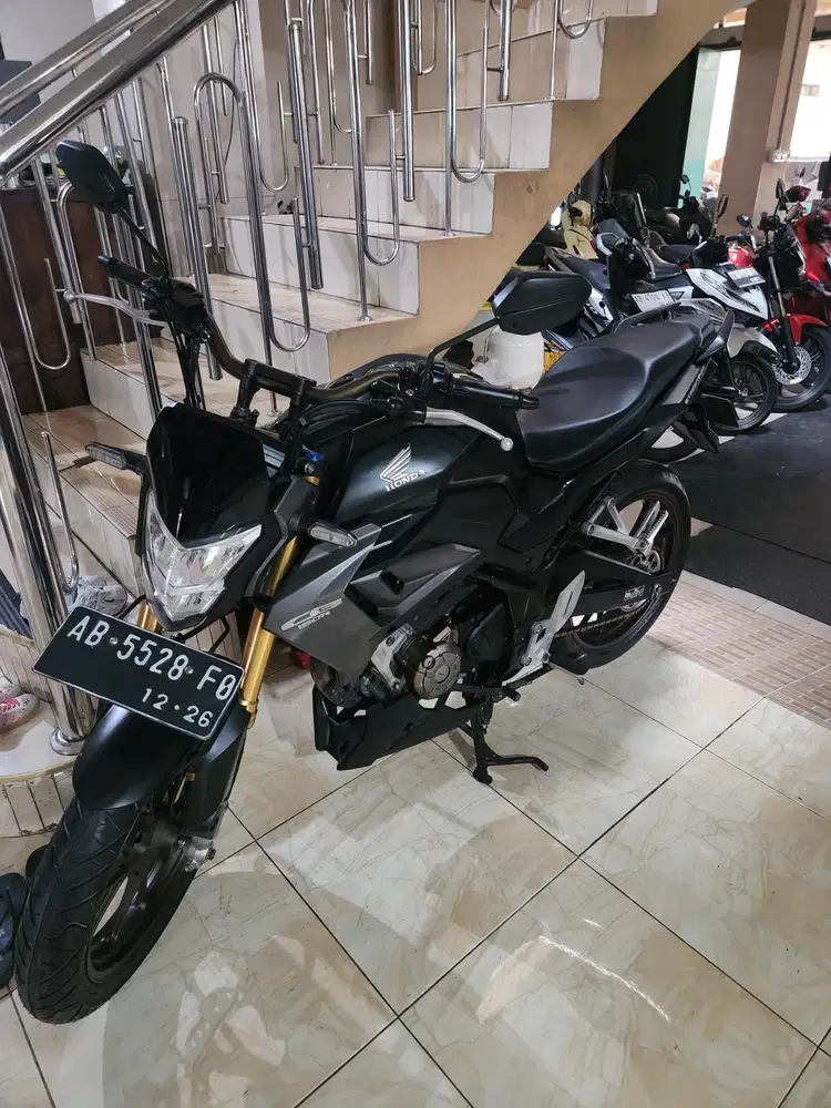 Cb150r v4 hitam abu 2021 Gbm kredit // tunai