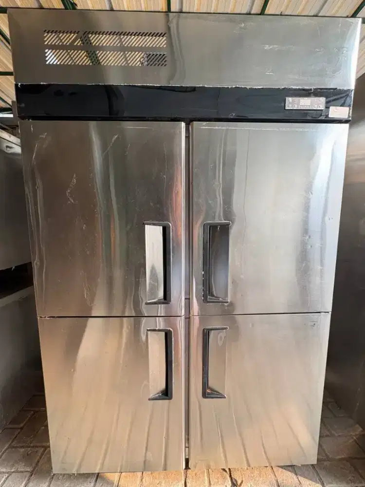 upright chiller 4 pintu bwe royalstar
harga 7,5jt