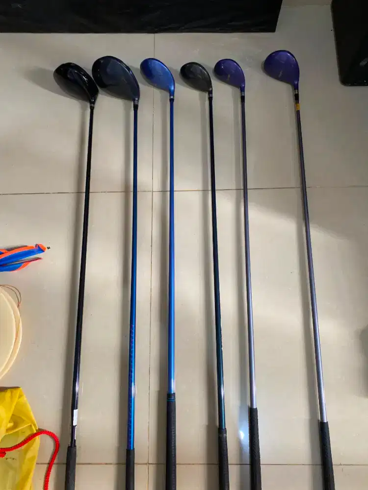 Satu set stik golf