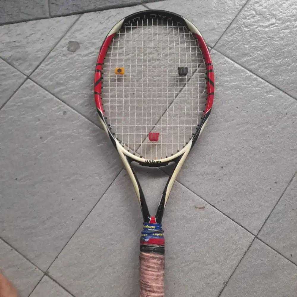 Raket tennis wilson factor
