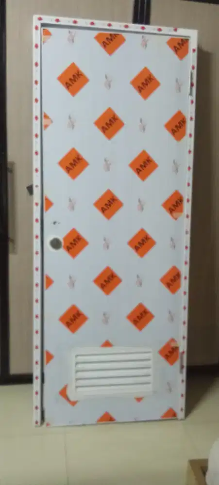 Pintu kamar mandi jalusi