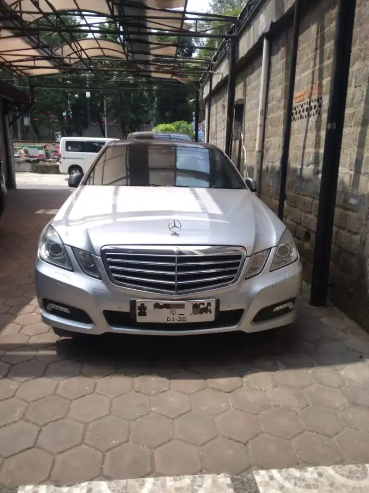 Mercedes Benz E250 AT Tahun 2010