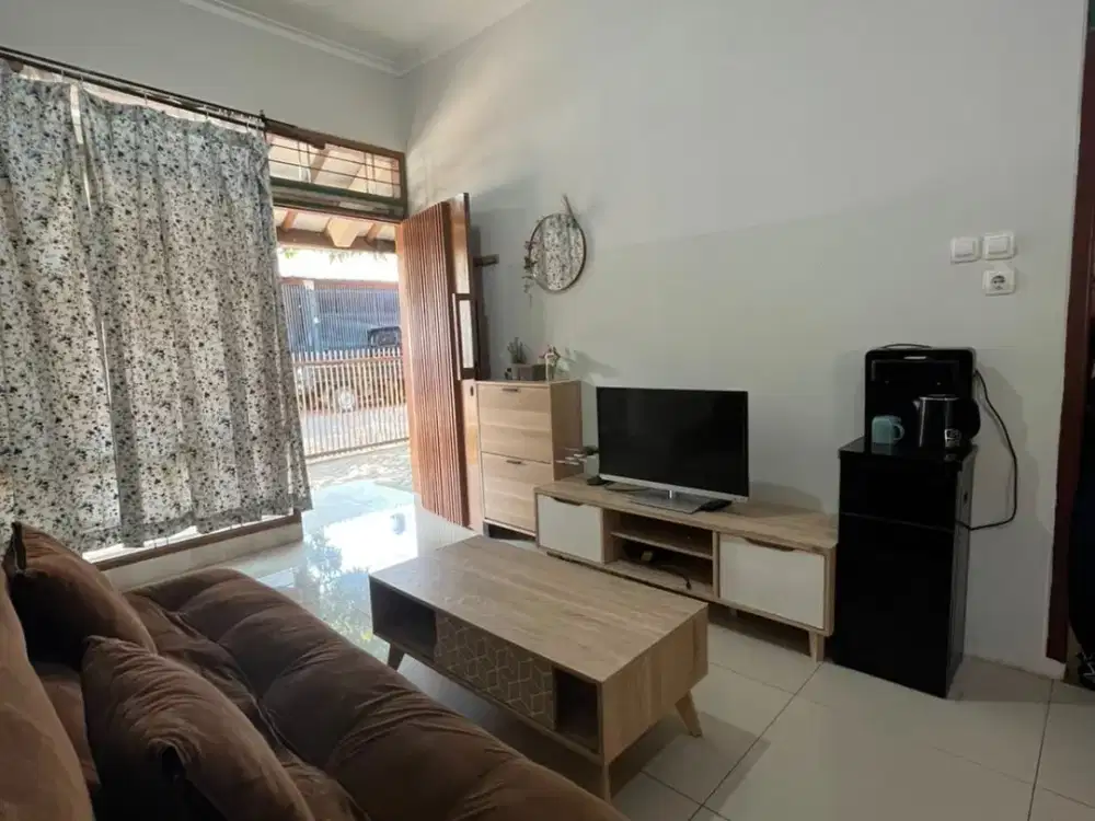 Disewakan Rumah Nyaman Siap Huni Minimalis Lokasi di Taman Kopo Indah 2 Bandung