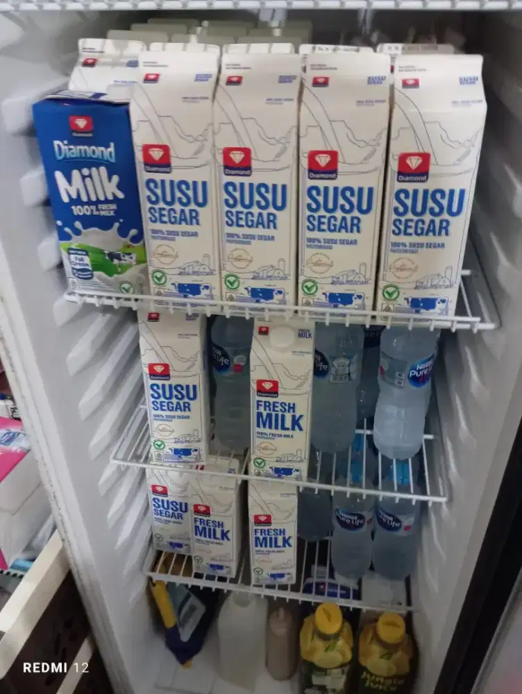 Dibutuhkan karyawan/karyawati stand makanan