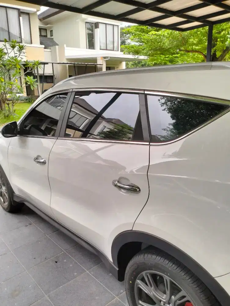 Pusat pemasangan kaca film mobil