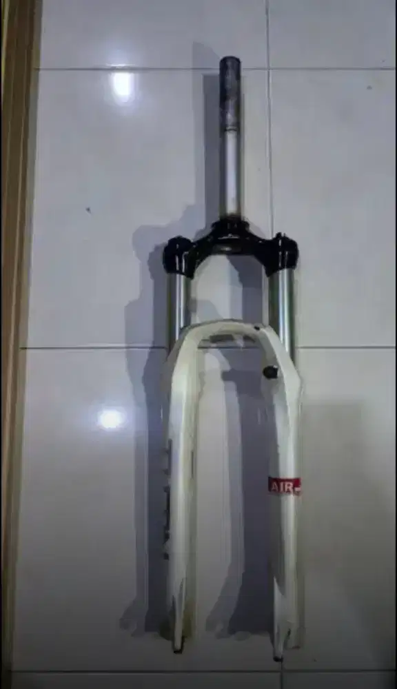 Fork RST Titan Air untuk ban 26