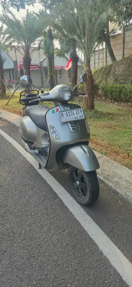 TERMURAH PIAGIO VESPA GTS 150 3V TH 2014 Grigio Titanio/abu-abu