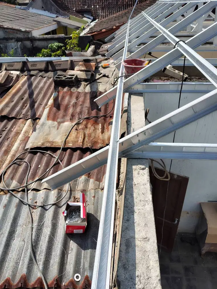 Bongkar Renovasi Atap Lapuk Ganti Baja Ringan Galvalum Pasir KENCANA