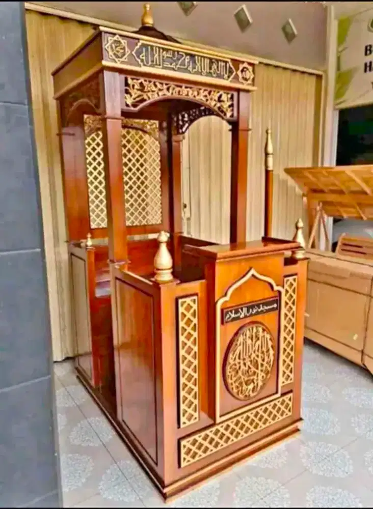 Perajin mimbar masjid