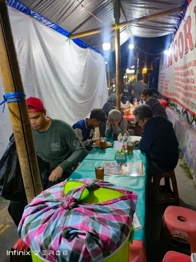 Dicari pria dewasa untuk bantu berjualan