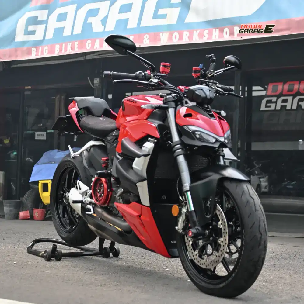 DUCATI STREET FIGHTER V2 2024 LOW KM 1700 Perak