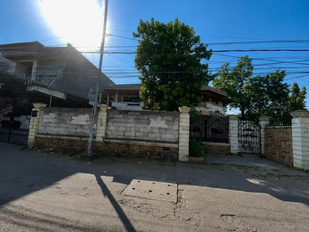 DIJUAL RUMAH + LAHAN LUAS, SANGAT POTENSIAL UNTUK KOSAN