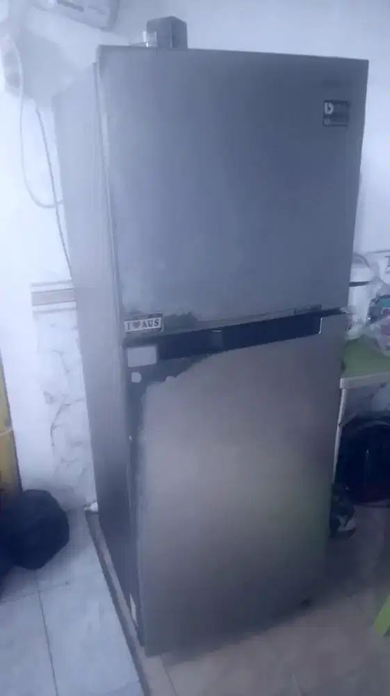 Dijual jual kulkas dua pintu