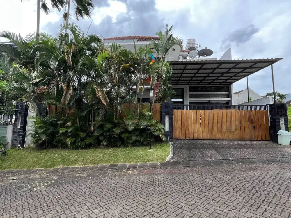 DIJUAL Rumah Tropis Modern Mewah Semi Furnish Ada Taman Depan Belakang Siap Huni Keamanan 24 Jam Lingkungan Asri Dekat Elpico Mall dan UB Dieng di VPT