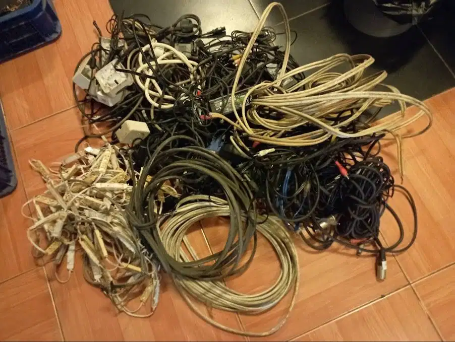 Kumpulan Kabel Bekas