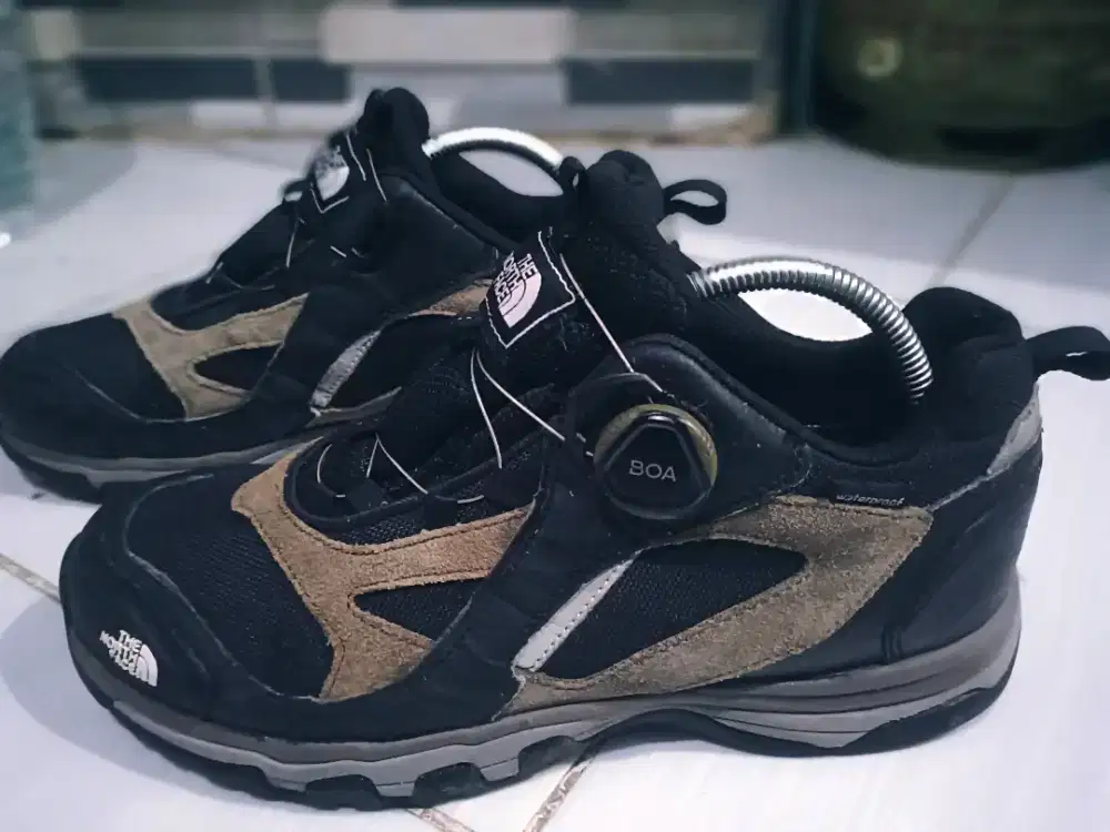 Sepatu Outdoor TNF Size 41