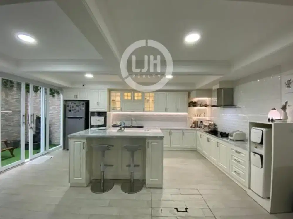 Rumah Mewah Lokasi Strategis di Bukit Gading Mediterania Kelapa Gading Jakarta Utara