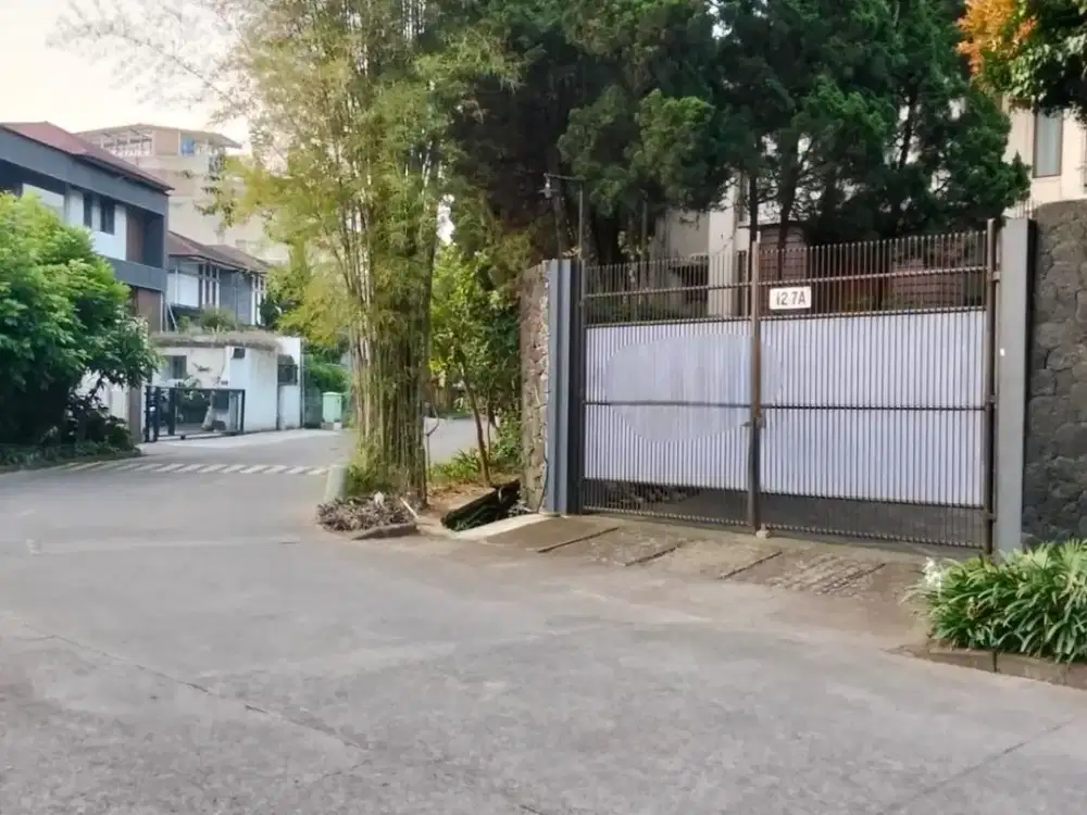 Dijual Rumah Siap Huni Lokasi Strategis Tengah Kota Bandung di komplek setra duta dekat dengan tol pasteur