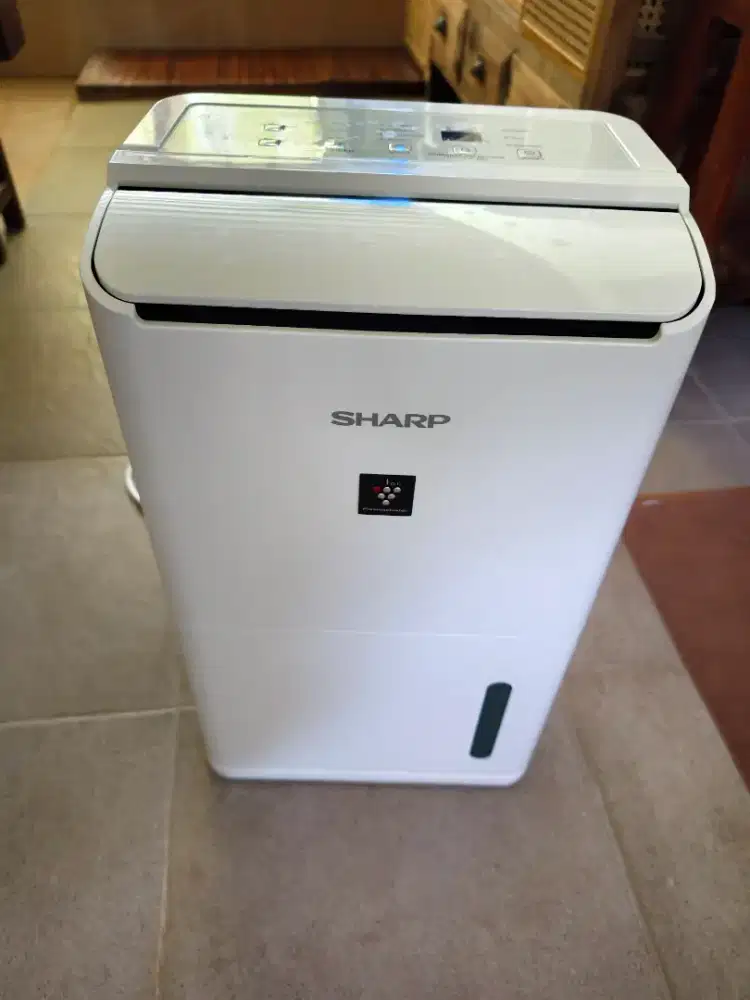 Sharp Dehumidifier DW-D12A-W Plasmacluster Kondisi Seperti Baru