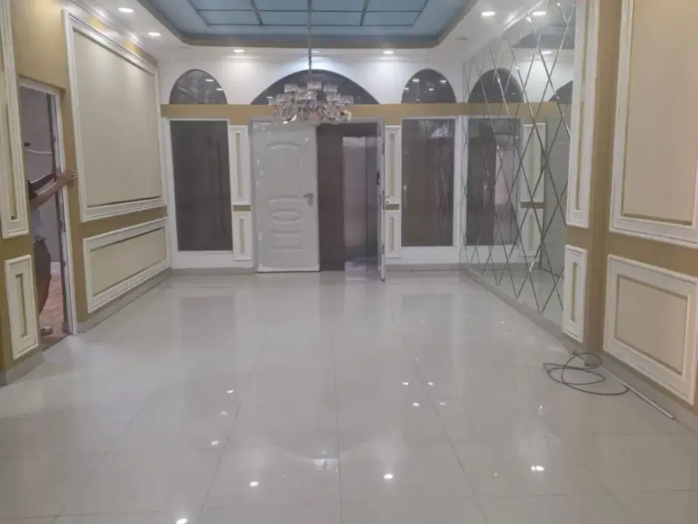 Rumah 3 Lantai Mewah & Exclusive Ada Lift Cocok untuk Tinggal & Kantor Kondisi Terawat Siap Huni di Pantai Indah Kapuk Camar Boulevard