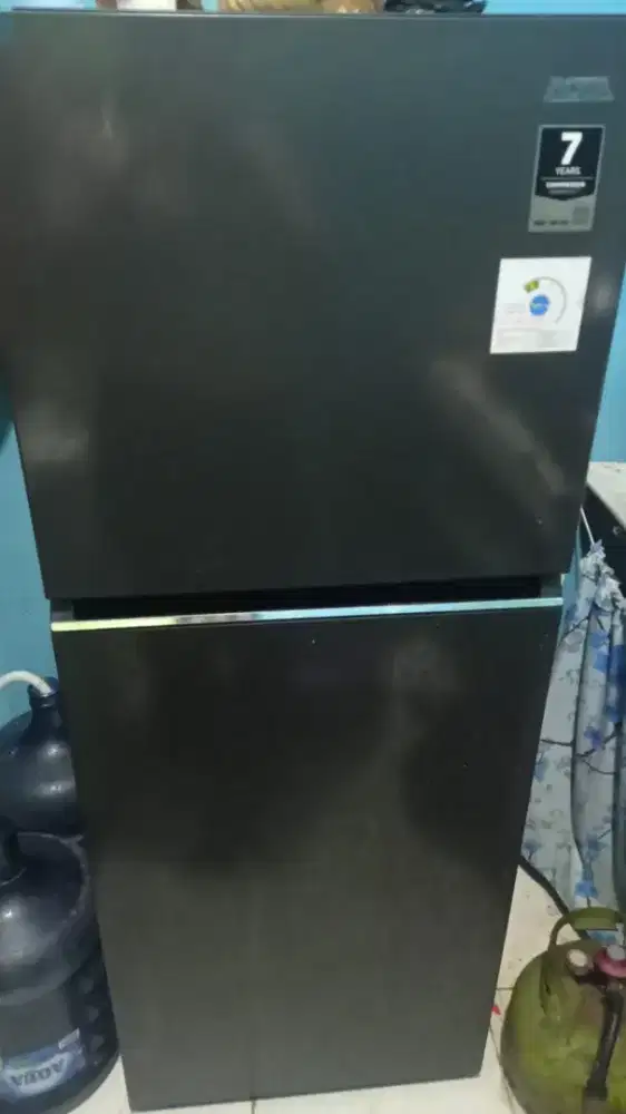 Kulkas merek Aqua 2 pintu