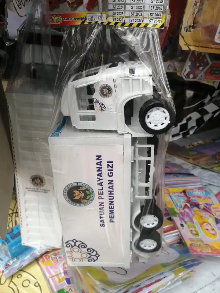 Mainan anak mobil truk mbg