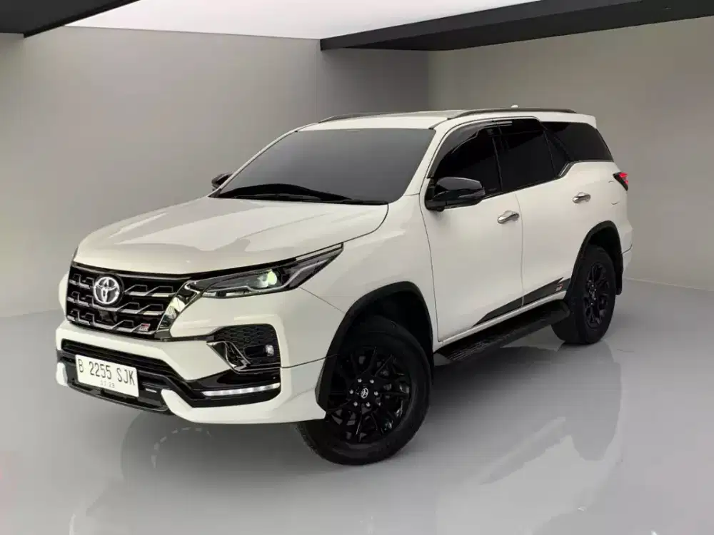 Toyota Fortuner 2.8L AT 2023 Putih Low Km Siap Pakai