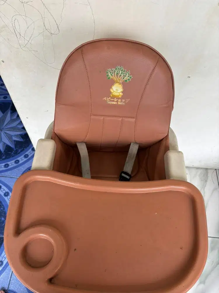 Kursi makan anak